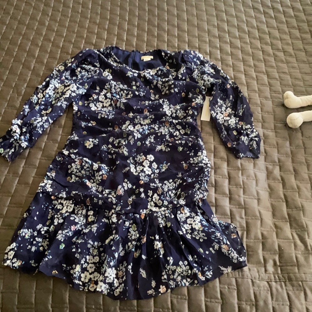 For woman’s mini dress 👗